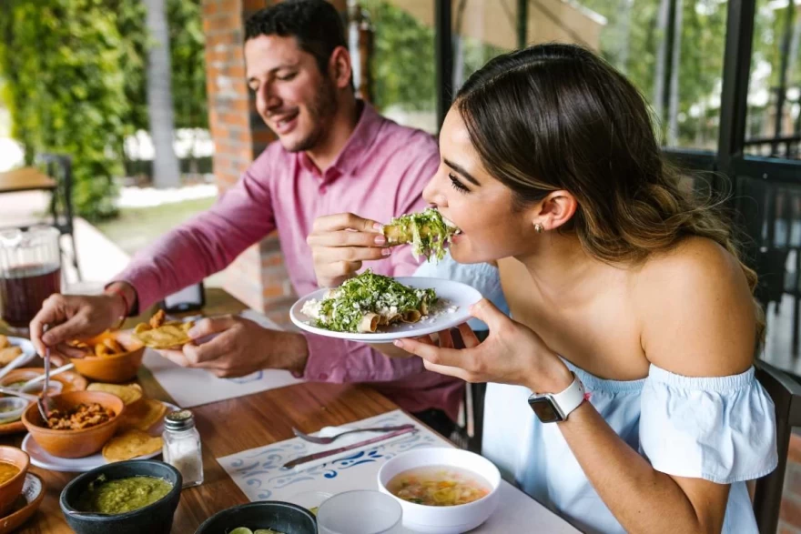 couple eating