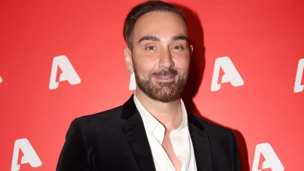 J2US: «Όλα αλλάζουν» - Η ανακοίνωση του Νίκου Κοκλώνη λίγο πριν το 13/4 live στον Alpha