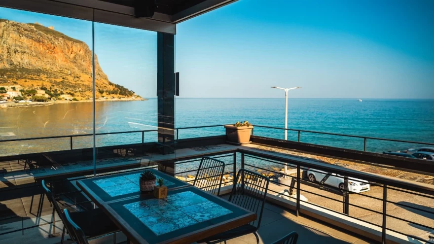 4Lines Cafe Coctail Bar: Η νέα πρόταση στο λιμάνι της Μονεμβασιάς