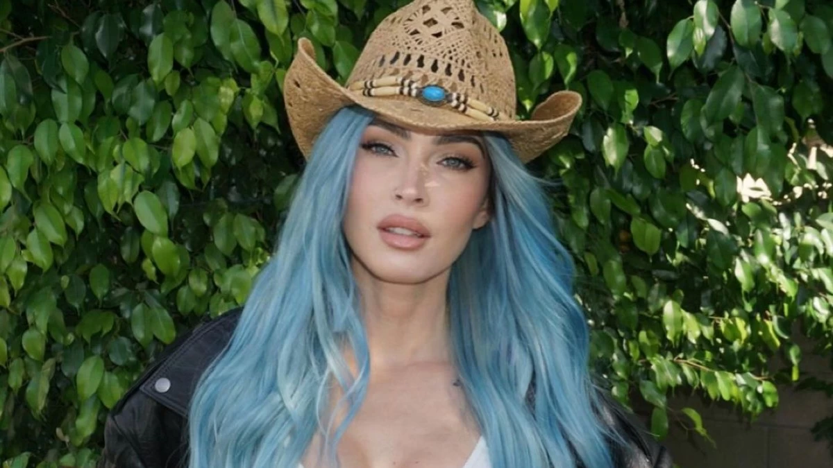 To aquamarine μανικιούρ της Megan Fox είναι πηγή έμπνευσης για τέλειες καλοκαιρινές εμφανίσεις - και όχι μόνο!