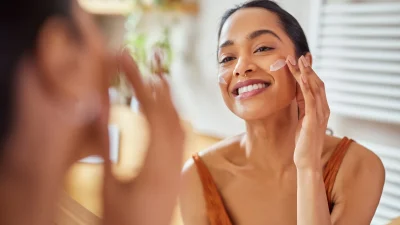 Λιπαρή επιδερμίδα: Με αυτά τα beauty hacks θα μειώσεις την περιττή λιπαρότητα και τις γυαλάδες στο πρόσωπό σου!