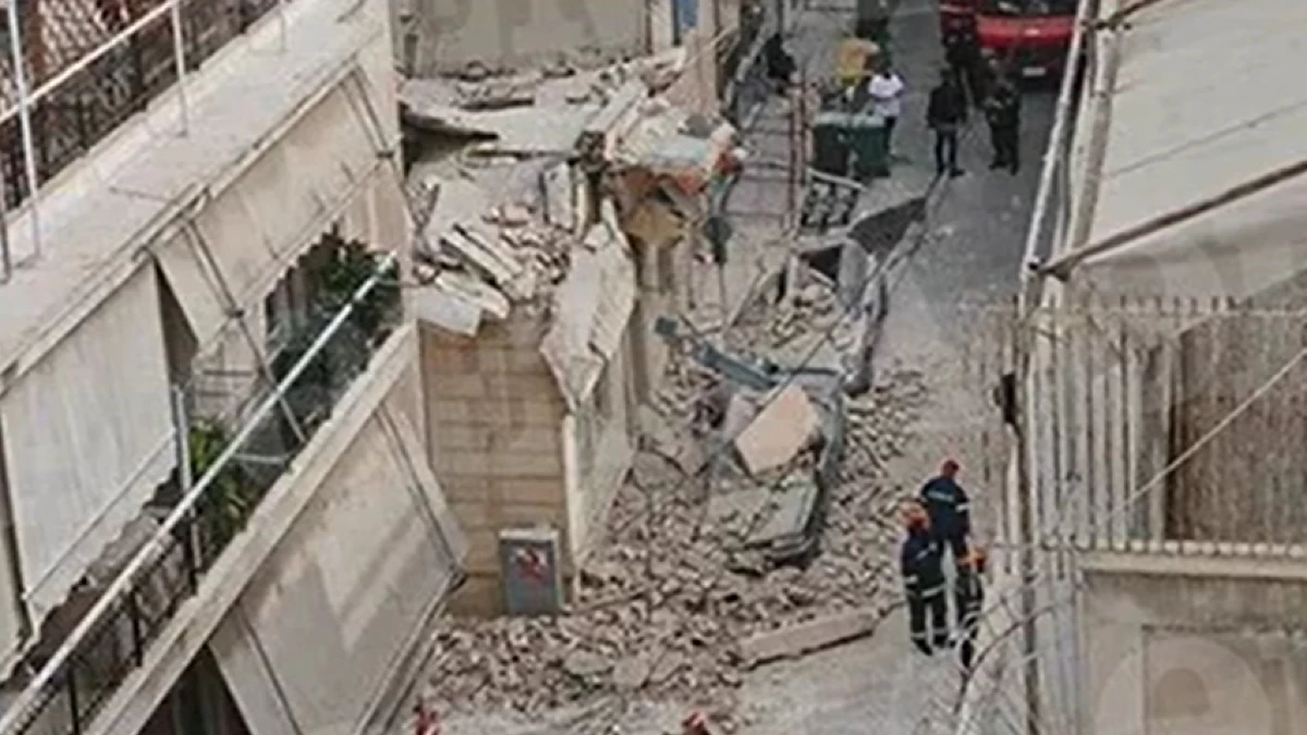 Πειραιάς: Κατέρρευσε κτήριο στο Πασαλιμάνι - Ένας νεκρός αστυνομικός