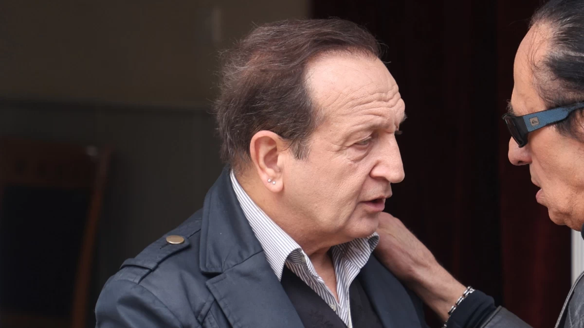 Έλληνας ηθοποιός πέθανε πάνω στο σανίδι: Σοκαρισμένος ο Σπύρος Μπιμπίλας - «Άφησε την τελευταία του πνοή καθώς έπαιζε»
