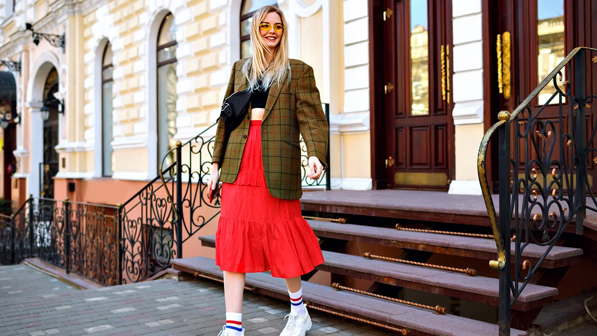 Blazer season: Αυτά τα 2 σακάκια θα φοράνε όλες οι fashionistas την άνοιξη