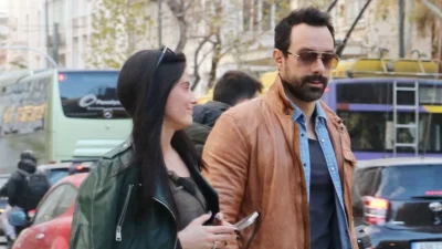 Χριστίνα Μπόμπα & Σάκης Τανιμανίδης: Σπάνια κοινή έξοδος χωρίς τις κόρες τους - Περπατούσαν χαλαροί με στυλάτο look