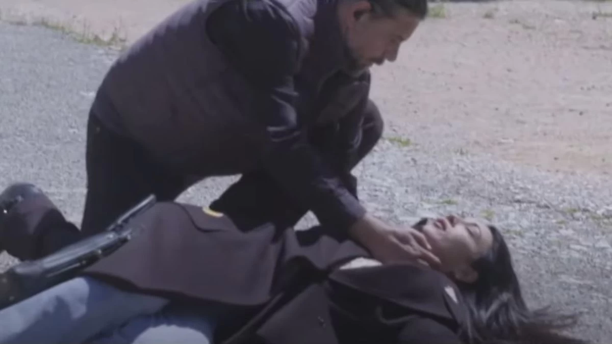 Σασμός (23/4): «Κυρία Καμαριωτάκη;» - Μαυροφορεμένος άνδρας κάνει επίθεση στη Στέλλα με ένεση κεταμίνης