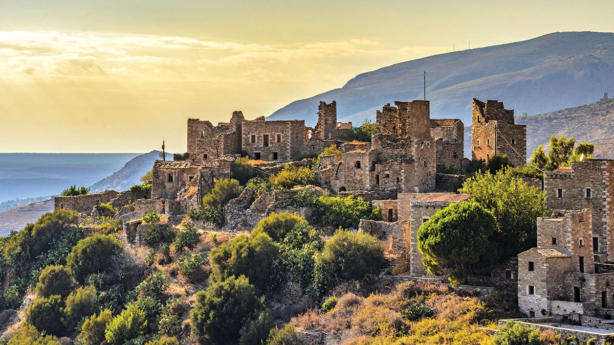 Πάσχα στην ατμοσφαιρική Μάνη των πετρόκτιστων πύργων