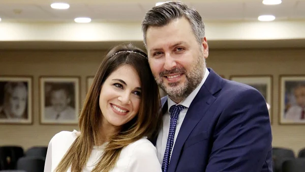 Γιάννης Καλλιάνος: «Με πήρε κλαίγοντας και μου λέει...» - Η σύζυγός του περιγράφει τα τελευταία λεπτά με τον πατέρα του πριν πεθάνει