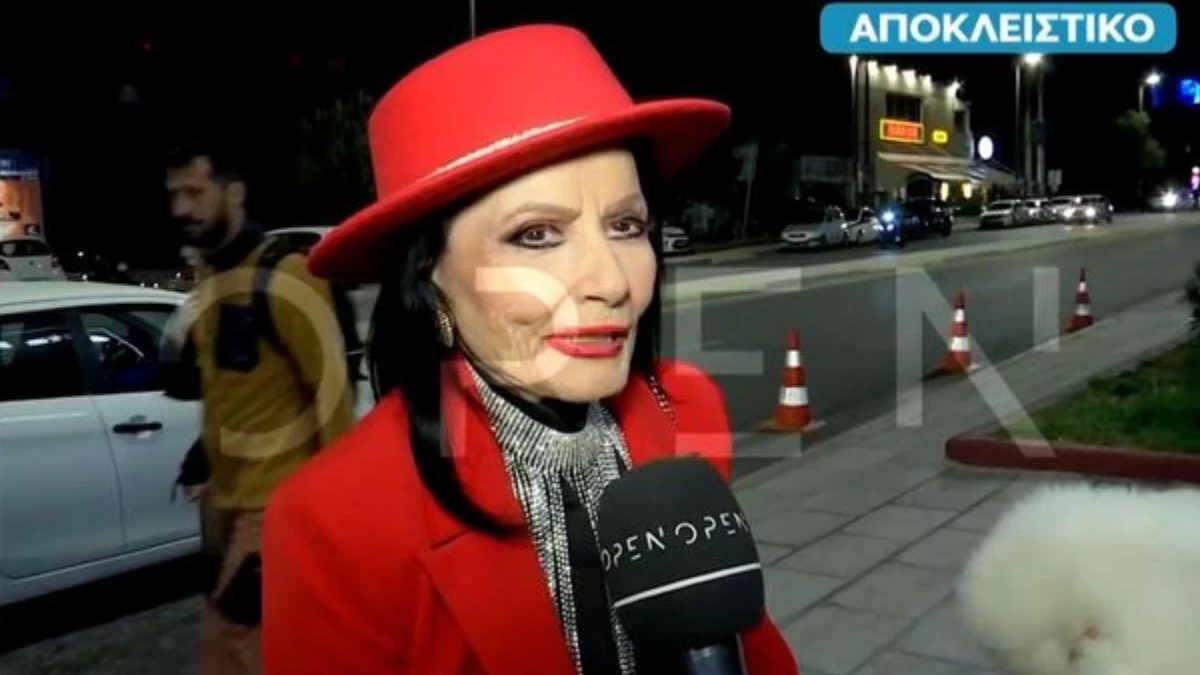 Ζωζώ Σαπουντζάκη: «Έχω σχέδια!» - Η πρώτη δημόσια εμφάνιση με εντυπωσιακό look μετά την περιπέτεια της υγείας της