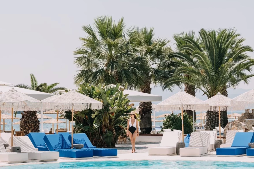 BrownHotel Ερέτρια πισίνα θέα