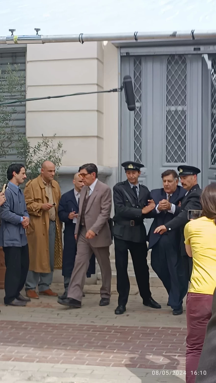 Το Ναυάγιο: Αυτό είναι το τέλος του Βασιλείου! Τον συλλαμβάνουν και πεθαίνει έξω από το δικαστήριο