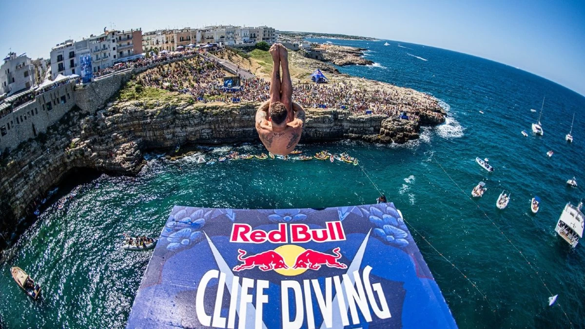 Red Bull Cliff Divin: Το πιο θεαματικό event της χρονιάς έρχεται σε μία μόνο ημέρα