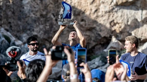 Red Bull Cliff Diving: Αθλητικό υπερθέαμα στην ειδυλλιακή Λίμνη Βουλιαγμένη