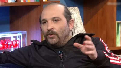 Θοδωρής Σκυφτούλης: «Ήμουν 5 χρονών, με σημαδεύουν με όπλο τα ΜΑΤ στα Εξάρχεια και η μάνα μου φωνάζει...»