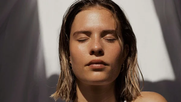 Tinted cream: Η κρέμα προσώπου με χρώμα που δεν πρέπει να λείπει από το ανοιξιάτικο νεσεσέρ σου!
