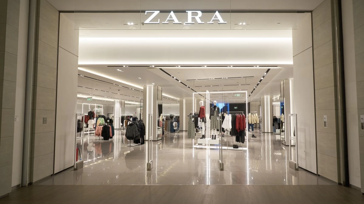 Το ολοκαίνουργιο Zara στον Πύργο του Πειραιά δεν μοιάζει με κανένα άλλο στην Ελλάδα