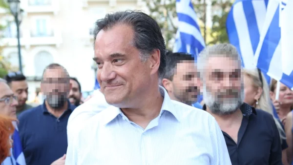 Άδωνις Γεωργιάδης: Πολύ γυμνασμένος με μεγάλα μπράτσα ο 19χρονος γιος του, Αθανάσιος Περσέας - Μοιάζει στην μητέρα του, Ευγενία Μανωλίδου