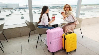 Ταξίδι με αεροπλάνο το καλοκαίρι: 7 σύνολα για να είσαι στυλάτη και άνετη