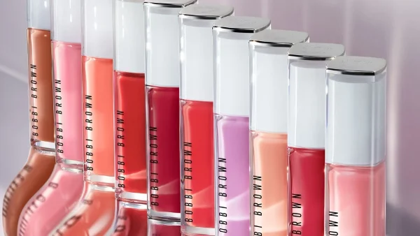 H νέα lip collection της Bobbi Brown είναι ιδανική για έξτρα υγρή λάμψη στα χείλη σου με 24ωρη διάρκεια!