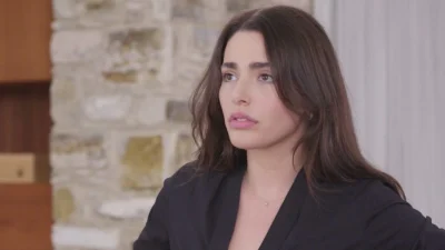 Η γη της ελιάς: Ξανθός γαλανομάτης - Ο άνδρας που μπαίνει στη σειρά και συνάπτει σχέση με την Αριάδνη