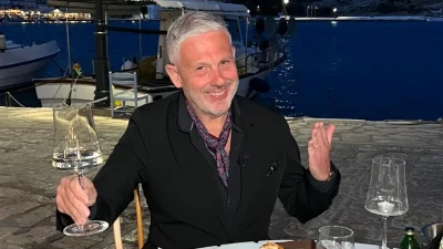 Διακοπές στην Καλαμάτα; Ο Τάσος Δούσης σου αποκαλύπτει που να πας!