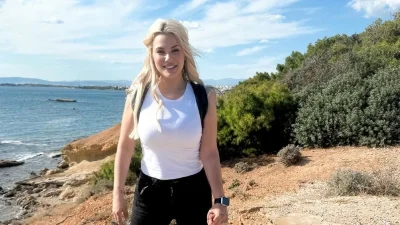 Λάουρα Νάργες: Ποζάρει με μπικίνι και είναι αγνώριστη