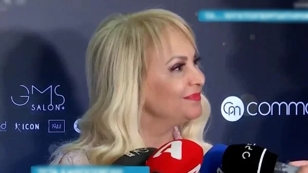 Τέτα Καμπουρέλη για Απόστολο Λύτρα: «Πόσως με ενδιαφέρει για την καριέρα του, το χέρι πιο κοντό άλλη φορά»