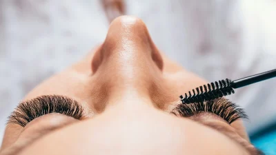 Tips για πυκνές και μακριές βλεφαρίδες