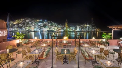 Yachta bar-restaurant: Το πιο "δυνατό" στέκι της Σύμης