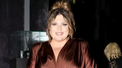 Δανάη Μπάρκα – Ποζάρει με μαγιό στις διακοπές της στη Σέριφο και δηλώνει: «Το νησί όλα τα γιατρεύει»