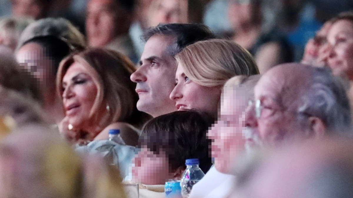 Σία Κοσιώνη & Κώστας Μπακογιάννης: "Καρφωμένος" στην αγκαλιά του πατέρα του ο μικρός Δήμος - Η σπάνια οικογενειακή τους έξοδος