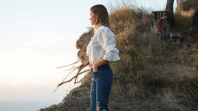 Με ένα παντελόνι: 6 easy looks για να φοράς από Δευτέρα