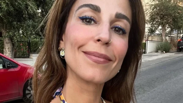 Ανανεωμένη η Κατερίνα Παπουτσάκη - Βόλτα με γουρούνες, βουτιές, μεζεδάκια και κοκτέιλ σε μπαράκια