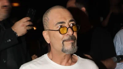 Ερωτευμένος ο Βαλάντης - Ψηλή κοκκινομάλλα η σύντροφός του