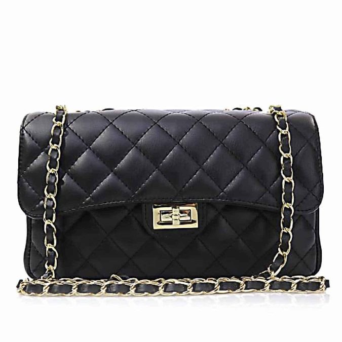 Chain bag, €79, passaggioleather.gr