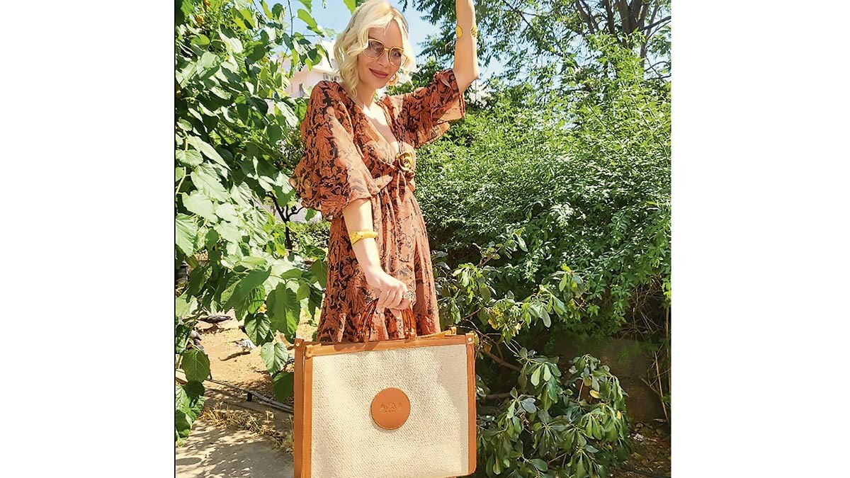 Fashion Guide: Έλενα Χριστοπούλου on the beach - Προτάσεις για 45 plus ηλικίες