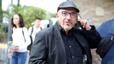 Δύσκολες ώρες για τον Γιάννη Ζουγανέλη: Κάηκε ολοσχερώς το σπίτι του στον Βαρνάβα