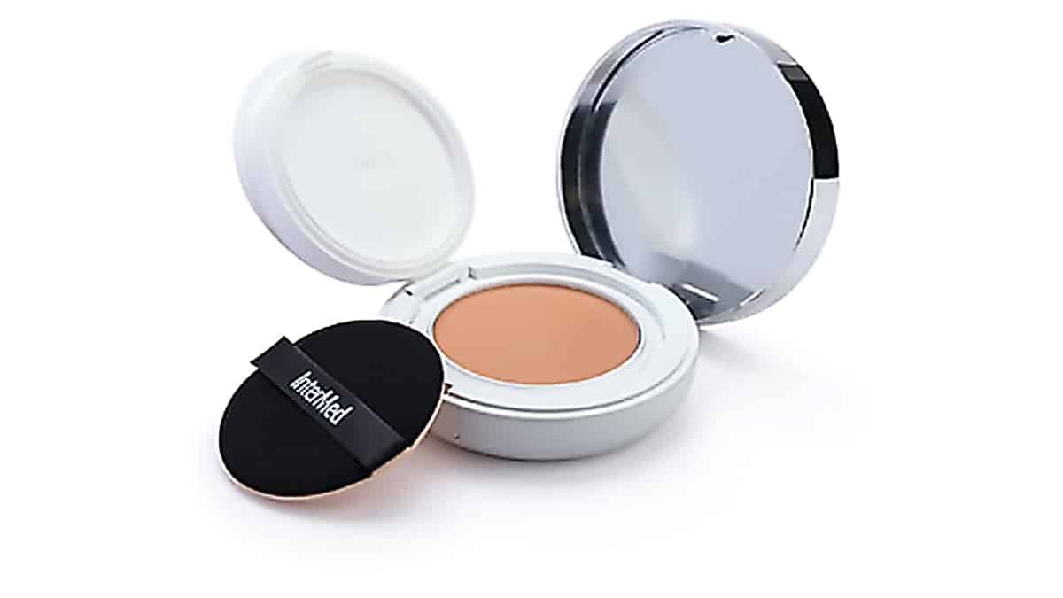 BB υψηλής αντηλιακής προστασίας σε compact μορφή, Luxurious, Suncare, Silk Cover BB Compact SPF50+, InterMed (στα Φαρμακεία από την InterMed)