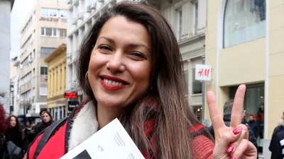 Κλέλια Ρένεση: «Πηγαίνουμε με την κόρη μου στη Γαύδο για δύο μήνες χωρίς τηλεόραση, διαδίκτυο ούτε καν τεχνητό φως και ρεύμα»