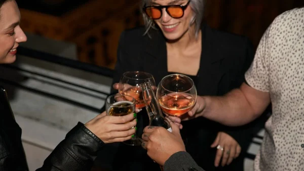 Cheers: Αυτές είναι οι 13 πόλεις του κόσμου με την καλύτερη νυχτερινή ζωή