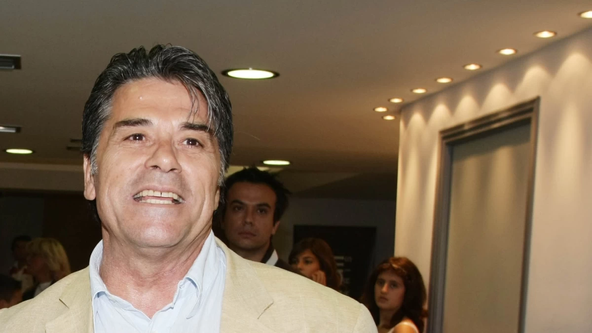 Πάνος Μιχαλόπουλος: Με φόρμες στην αυλή του πατρικού σπιτιού του - Έτσι είναι σήμερα στα 75 του