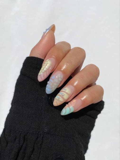 Pastel νύχια