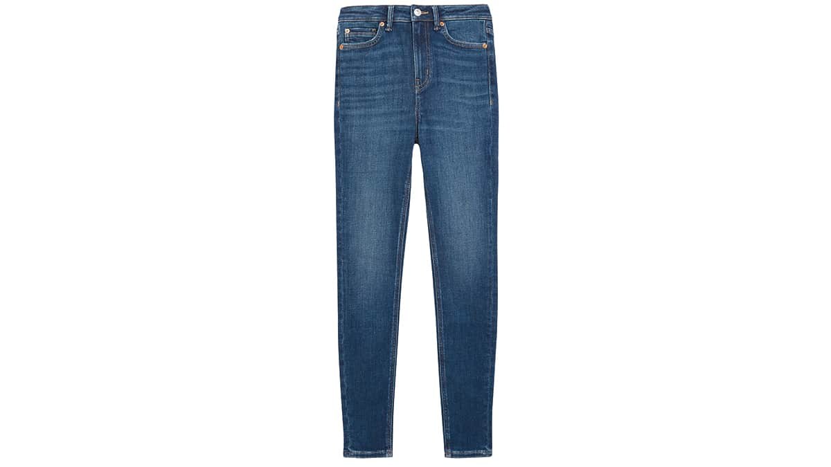 Ισοθερμικό ψηλόμεσο τζιν, Marks & Spencer, €45,99, www.marksandspencer.com/gr