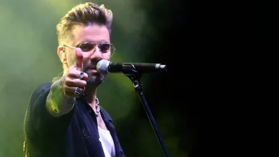 Θοδωρής Μαραντίνης: Κάλεσε σε «απόλυτη ησυχία για αυτούς που έχουν χάσει το σπίτι τους» στην πρόσφατη συναυλία του