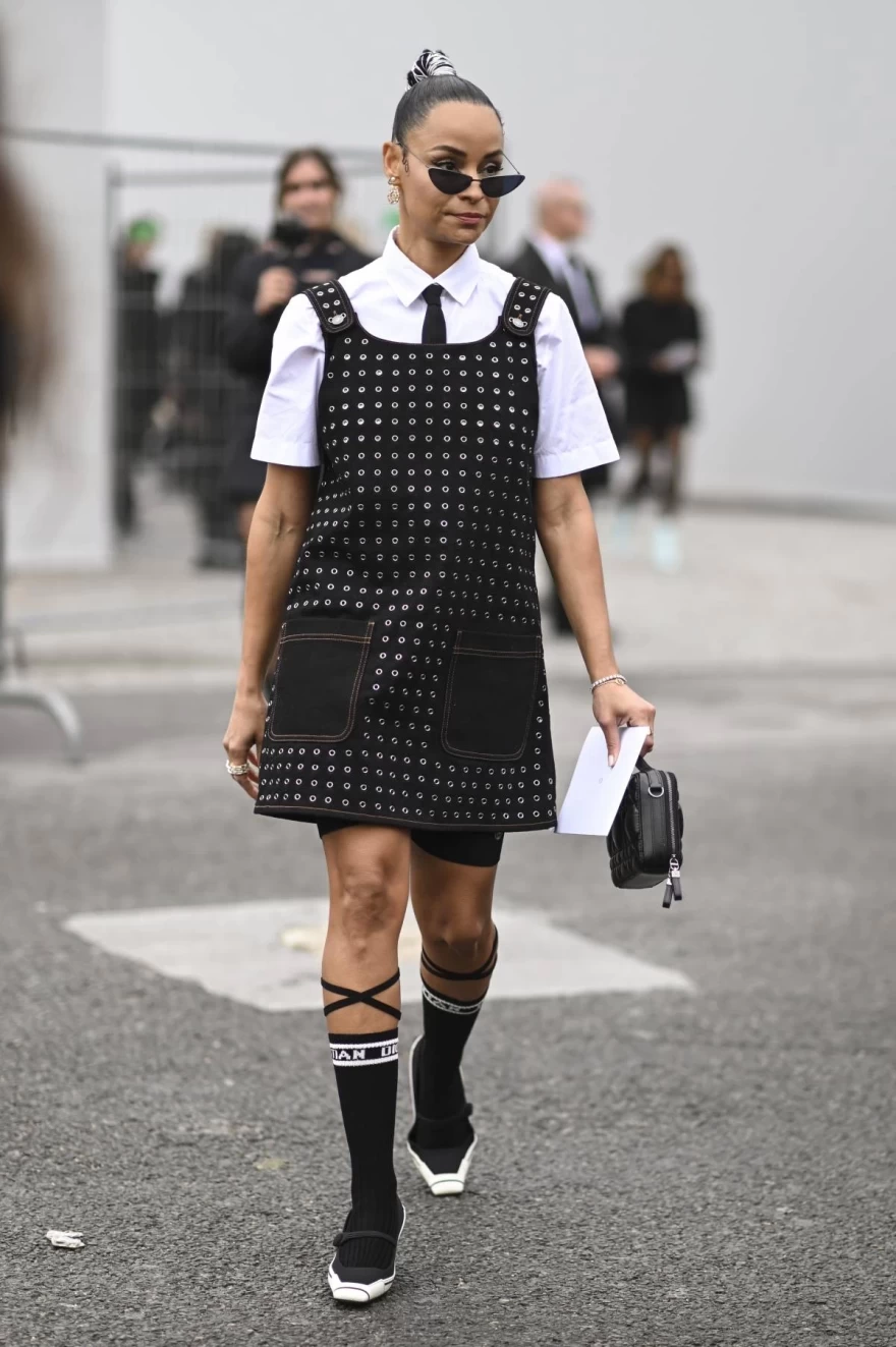 μαύρο pinafore φόρεμα