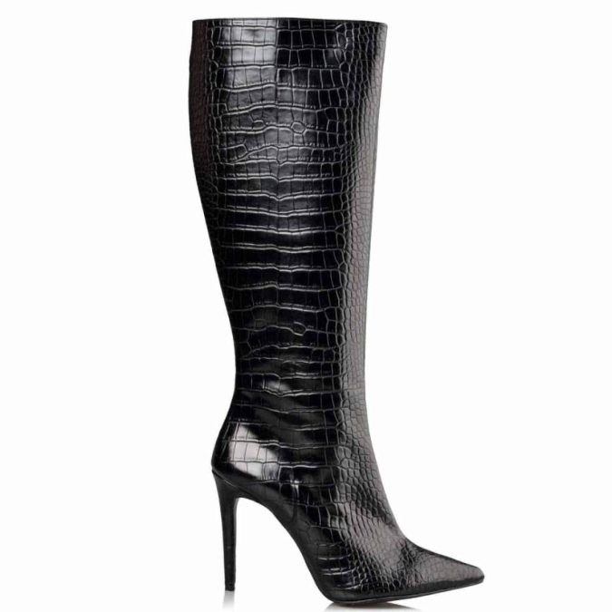 Μπότες Enviw shoes (49 ευρώ), envieshoes.gr