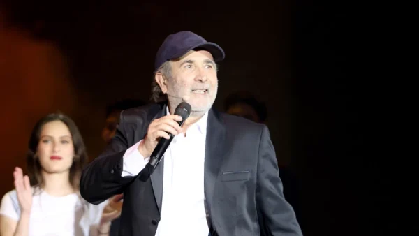 Αλ Τσαντίρι Νιουζ: Το πρώτο βίντεο με τον Λάκη Λαζόπουλο στα παρασκήνια