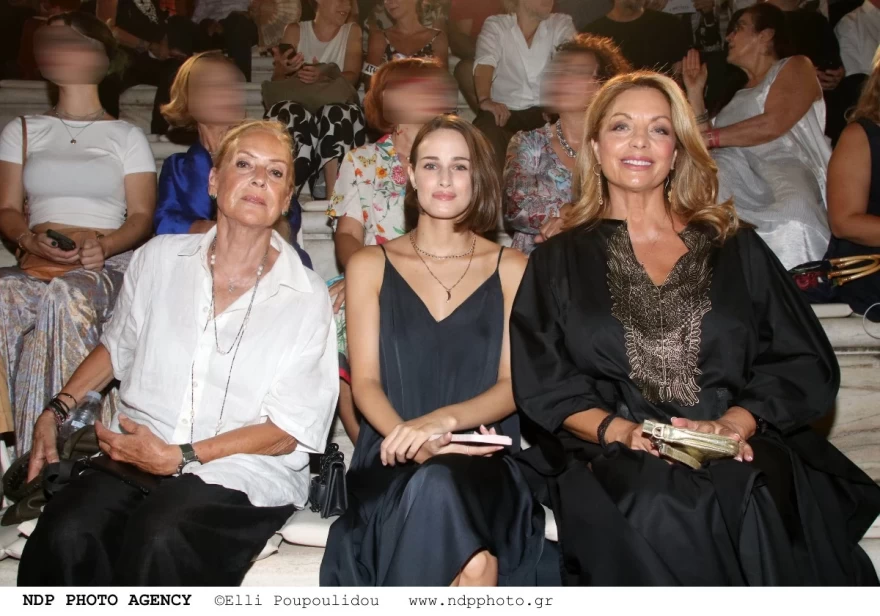 Άντζελα Γκερέκου – Μαρία Βοσκοπούλου: Έκλεψαν την παράσταση μαμά και κόρη με την εμφάνισή τους στο Ηρώδειο