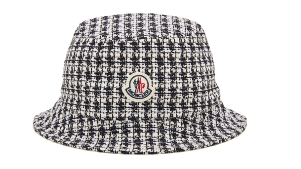 Καπέλο, Moncler, €280, Attica, atticadps.gr