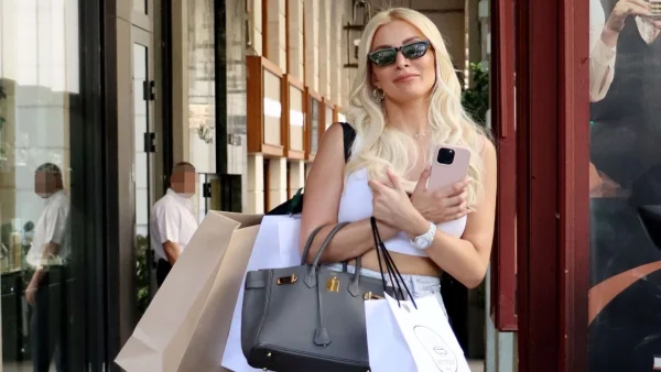 Κατερίνα Καινούργιου: Με τσάντα Hermes αξίας 10.000 ευρώ στο κέντρο της Αθήνας - Στα χνάρια της Ελένης Μενεγάκη